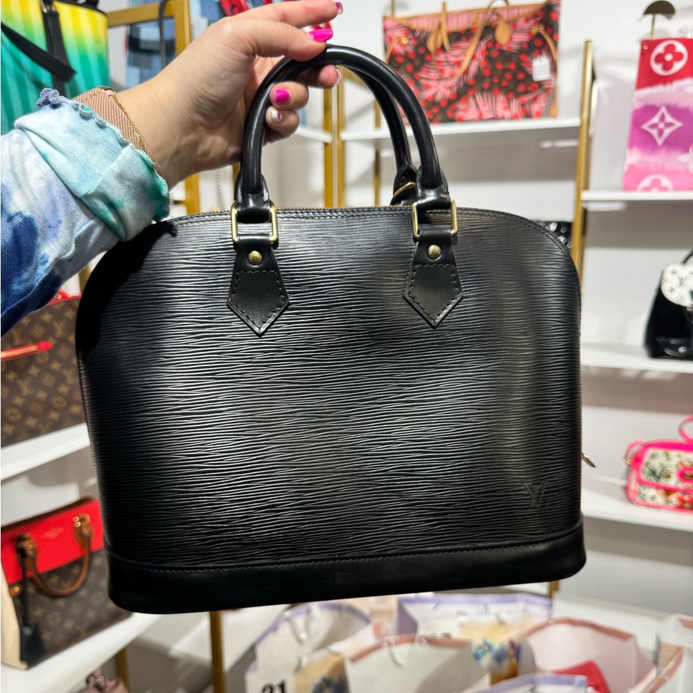 LV black Epi Alma
